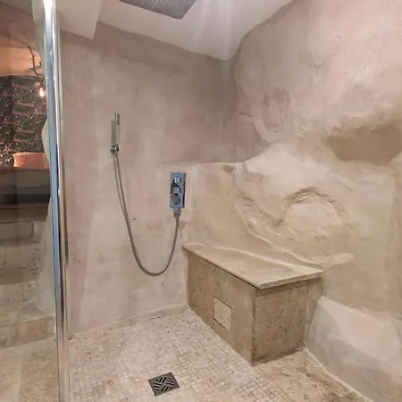 Roch'amore Troglodyte Romantique Et Unique ラ・ギャルド